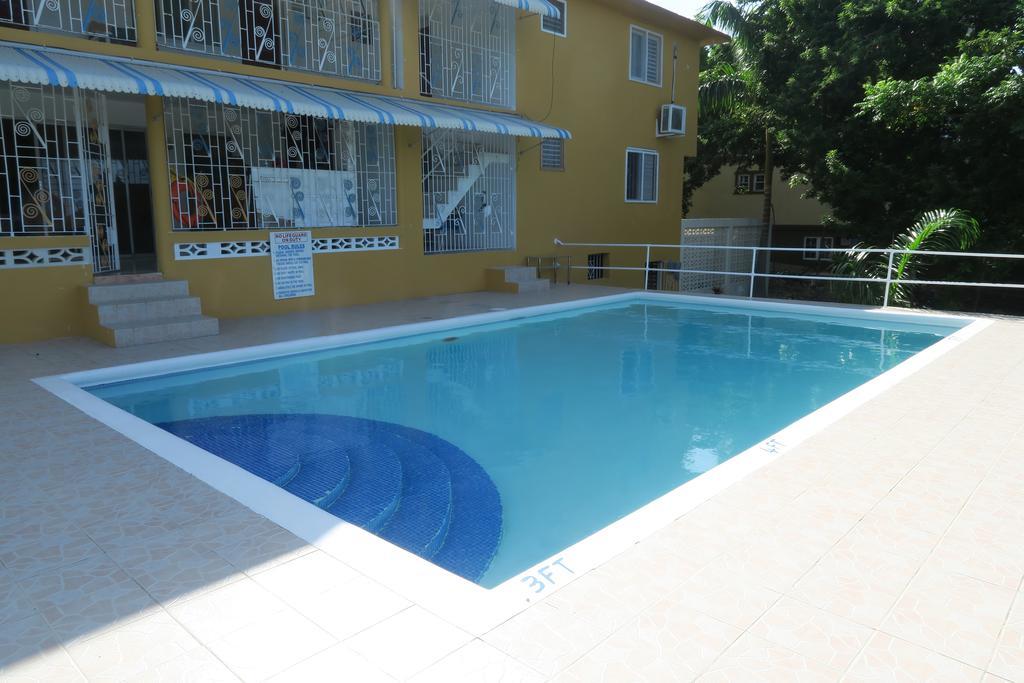 Enchanted Villas Inn Монтего Бей Екстериор снимка