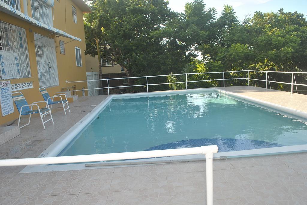 Enchanted Villas Inn Монтего Бей Екстериор снимка