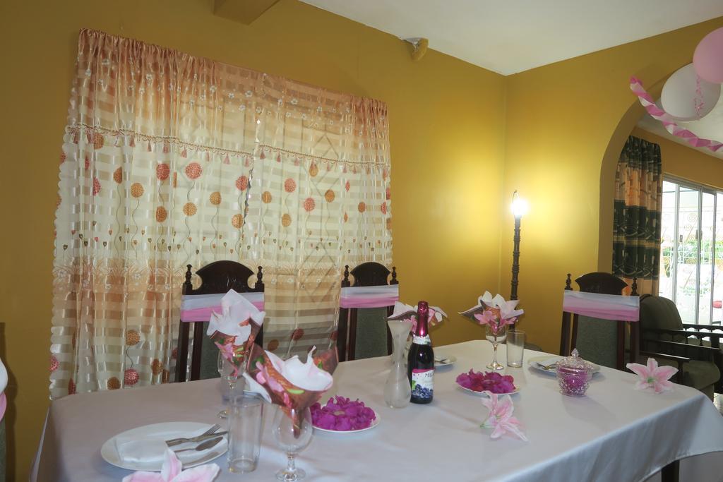 Enchanted Villas Inn Монтего Бей Екстериор снимка