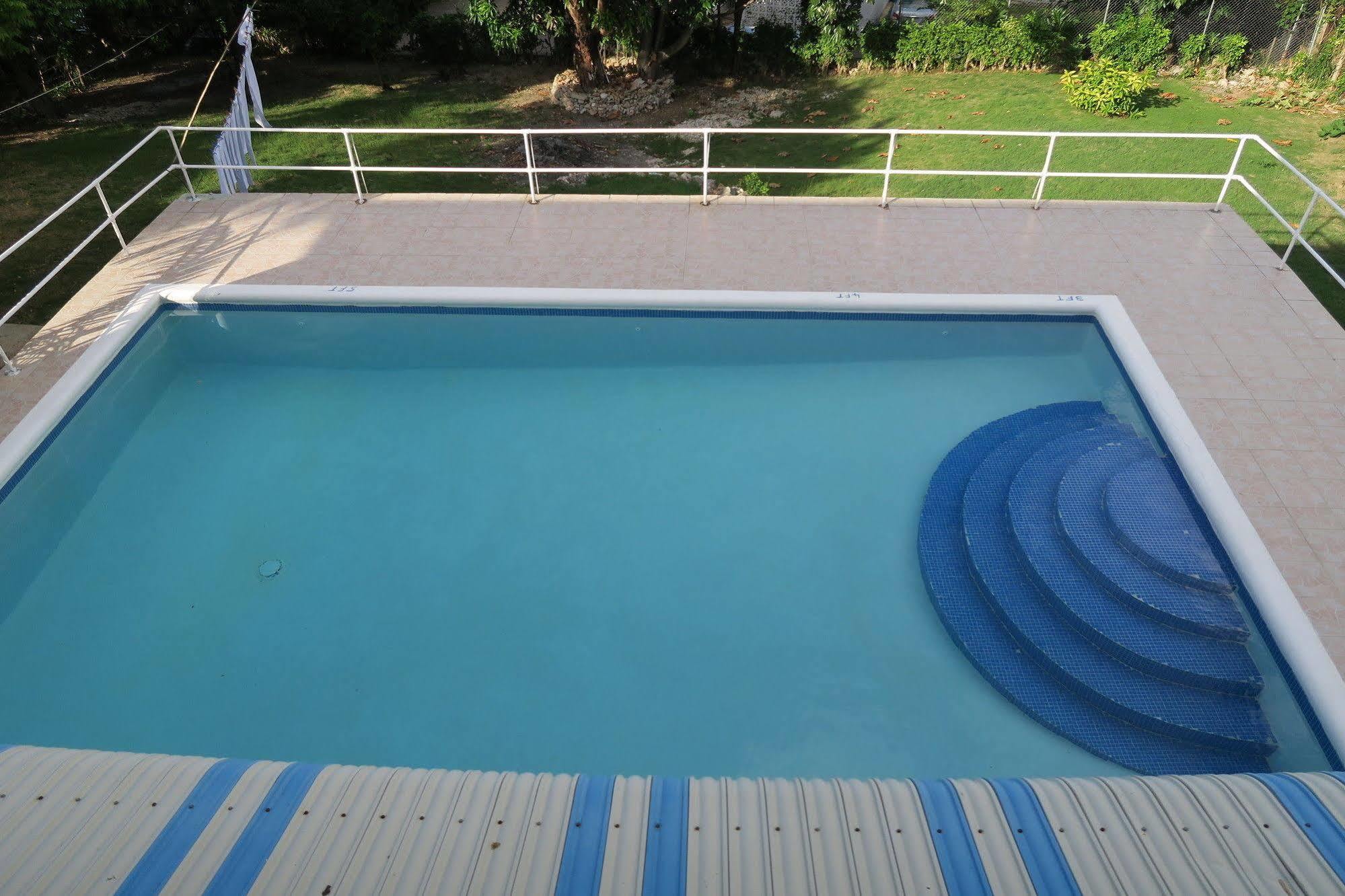 Enchanted Villas Inn Монтего Бей Екстериор снимка