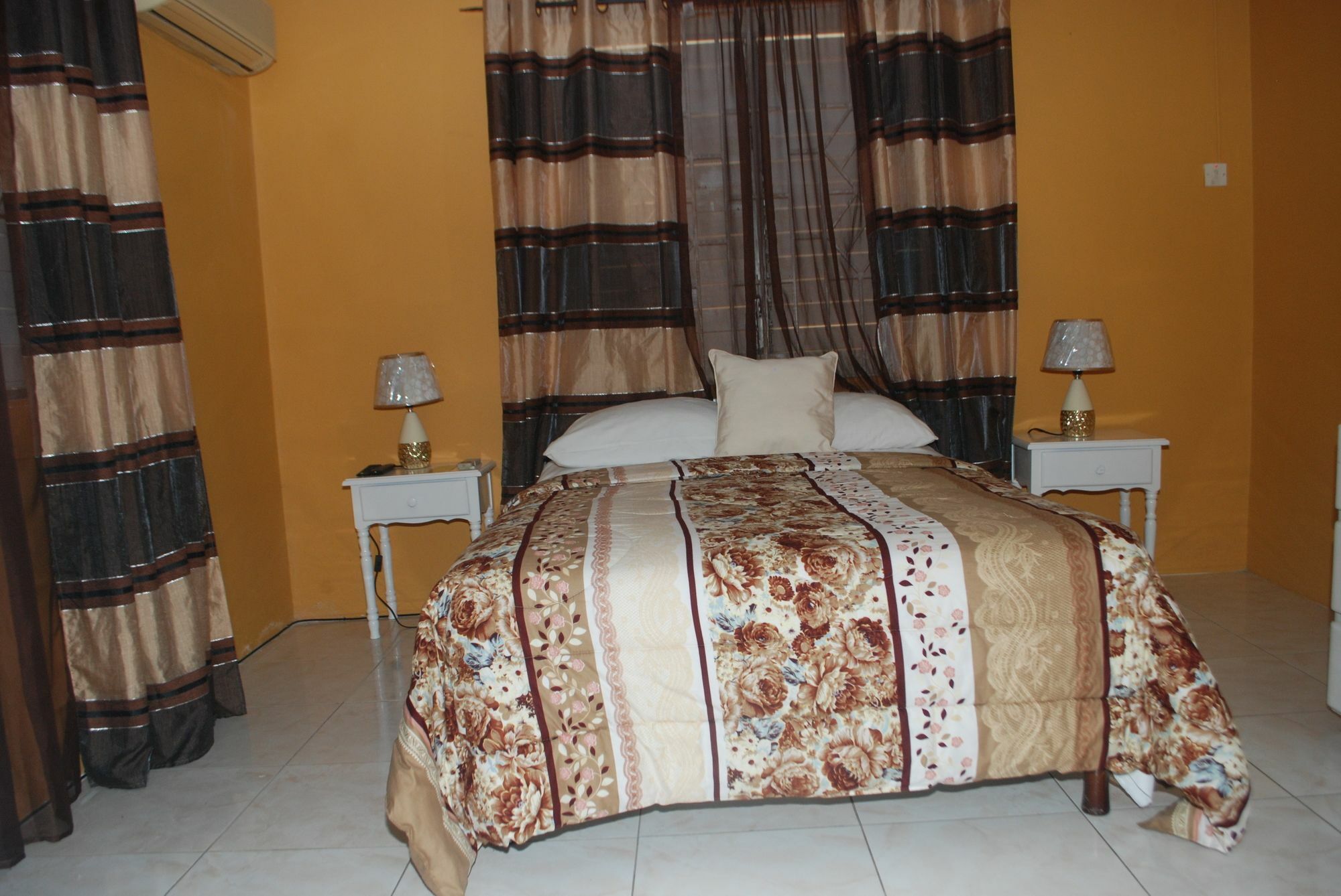 Enchanted Villas Inn Монтего Бей Екстериор снимка