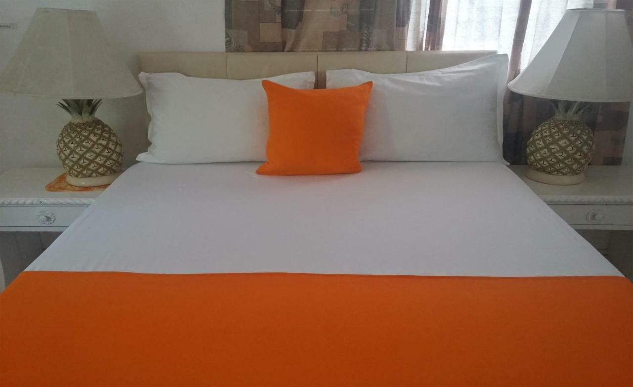 Enchanted Villas Inn Монтего Бей Екстериор снимка